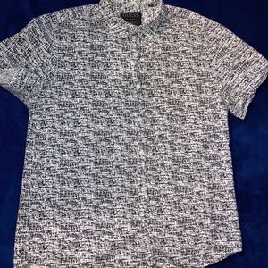GUESS. Button Down Short sleeve.